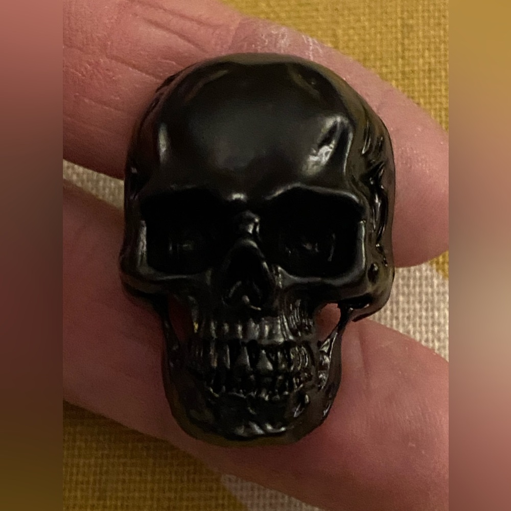 6 black skull drawer pulls/knobs (A)
